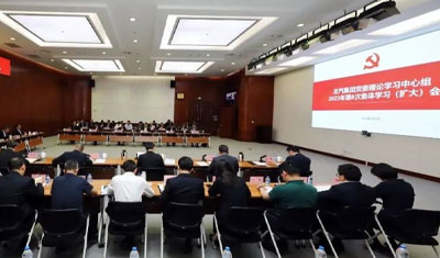 姜德義主持召開北汽集團(tuán)黨委理論學(xué)習(xí)中心組學(xué)習(xí)（擴(kuò)大）會(huì)議：從調(diào)查研究中來(lái)，到真抓實(shí)干中去，將主題教育成效轉(zhuǎn)化為高質(zhì)量發(fā)展成果