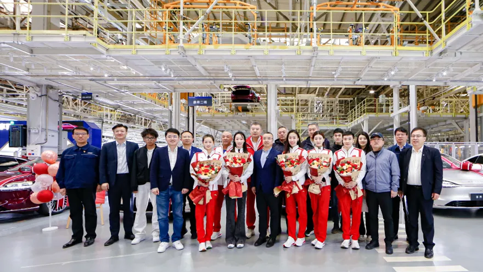 奧運冠軍點贊享界工廠 傳遞北汽集團公益之光